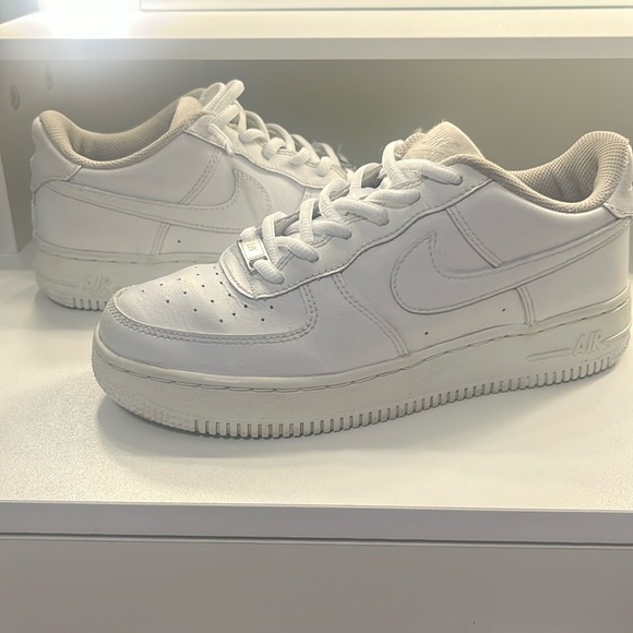 White Air Force 1 - Picture 1 of 2